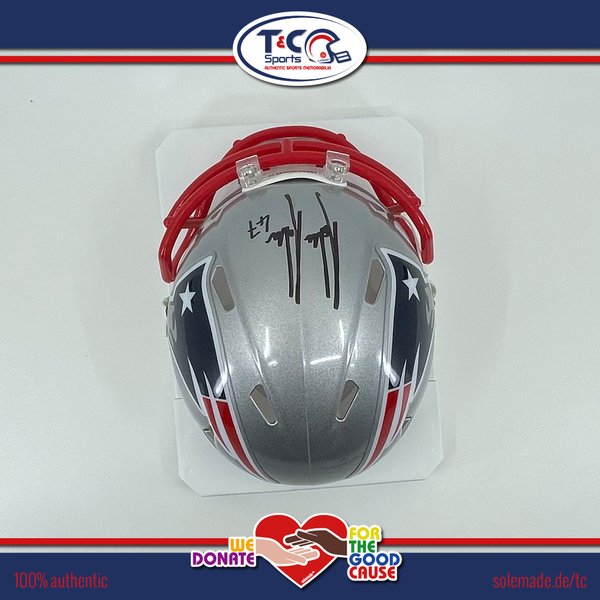0076136 - Jakob Johnson signed silver New England Patriots Riddell Speed Mini Helmet